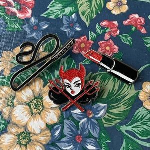 Vixen by Micheline Pitt - lot of pins